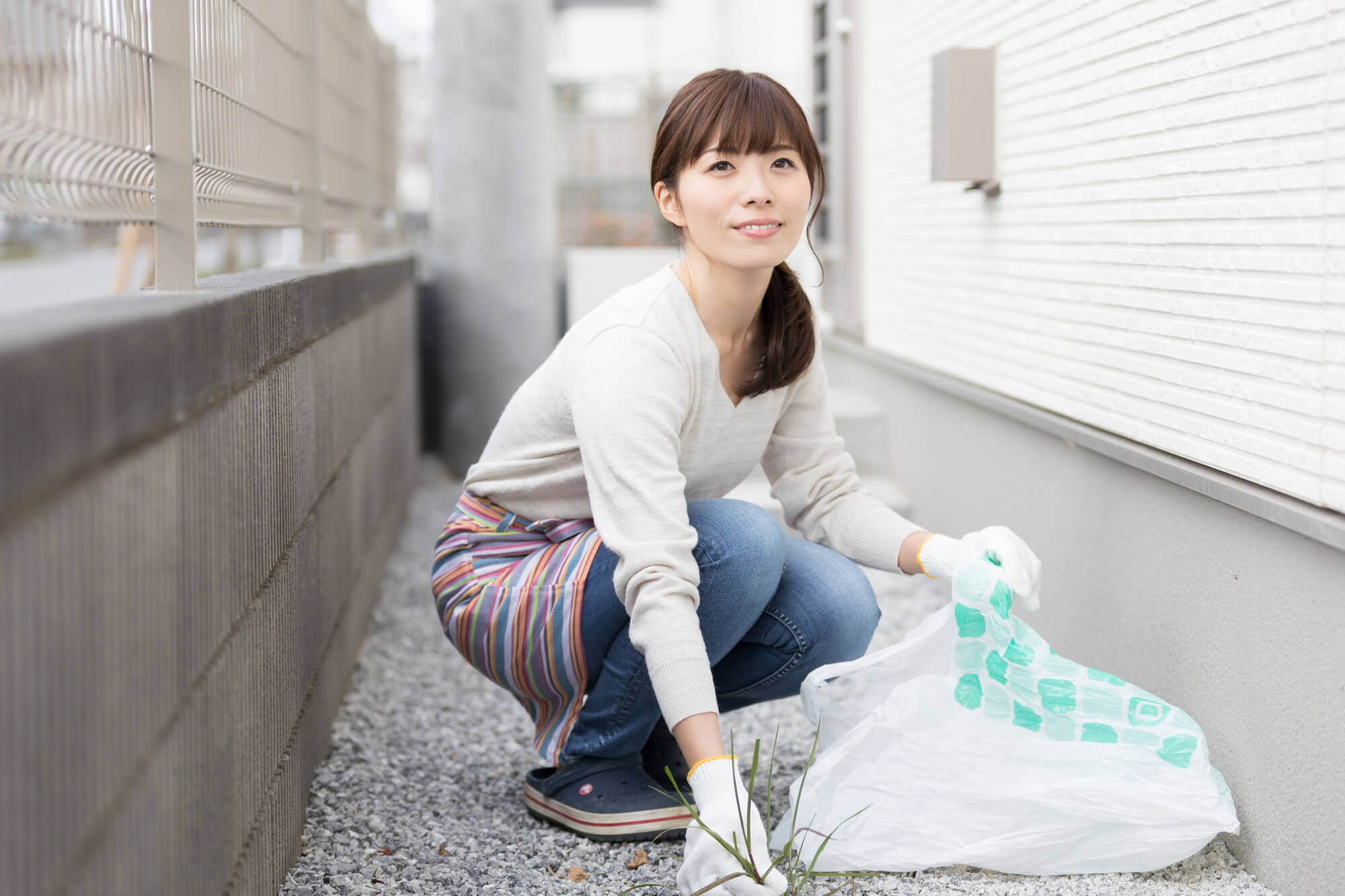 別荘の草むしりする便利屋